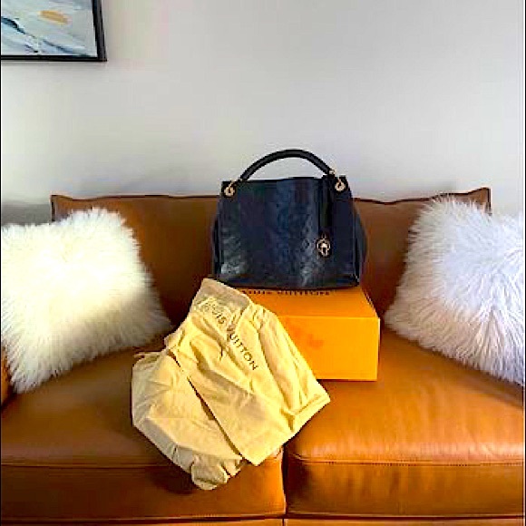 Authentic Louis Vuitton Artsy Navy Monogram (Rare) - Picture 10 of 10